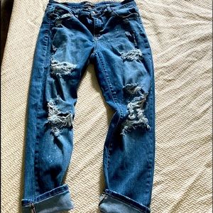 Distressed “Boyfriend” Judy Blue Jeans 👖💗